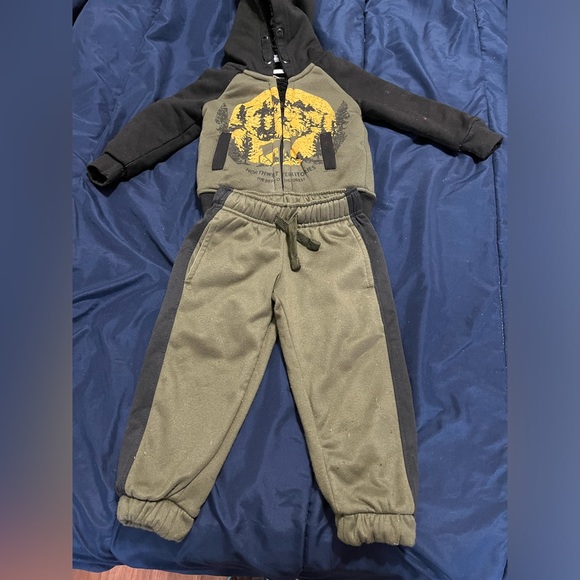 Costume H&M , Jacket from Shein , Sweater from Oldnavy - Picture 3 of 8